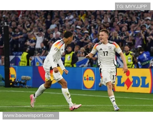 水晶宫追逐19岁荷兰新星斯米特面临曼联皇马强劲竞争