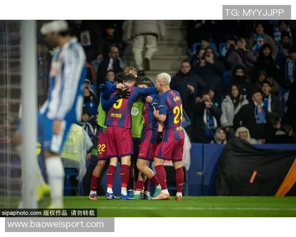 费尔明与佩德里庆祝西超杯夺冠合影分享助攻喜悦与冠军荣耀 费尔明与佩德里庆祝西超杯夺冠合影分享助攻喜悦与冠军荣耀