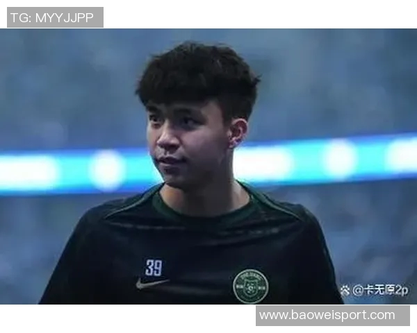 王钰栋社媒晒照庆祝晋级淘汰赛与彭啸蒯纪闻互动引发热议